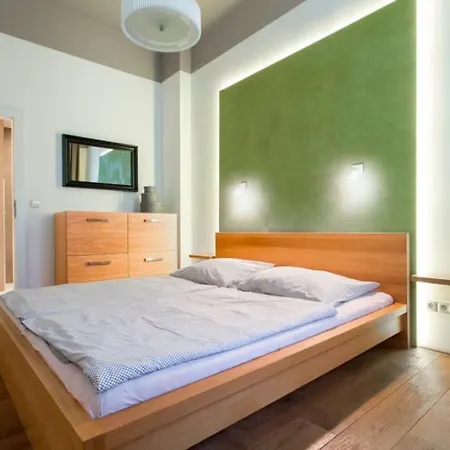 Airconditioned Designer With Balcony Daire *