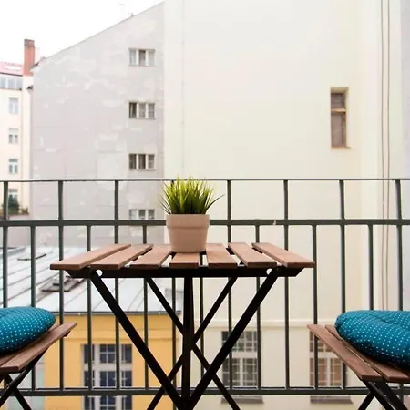 Airconditioned Designer With Balcony شقة *